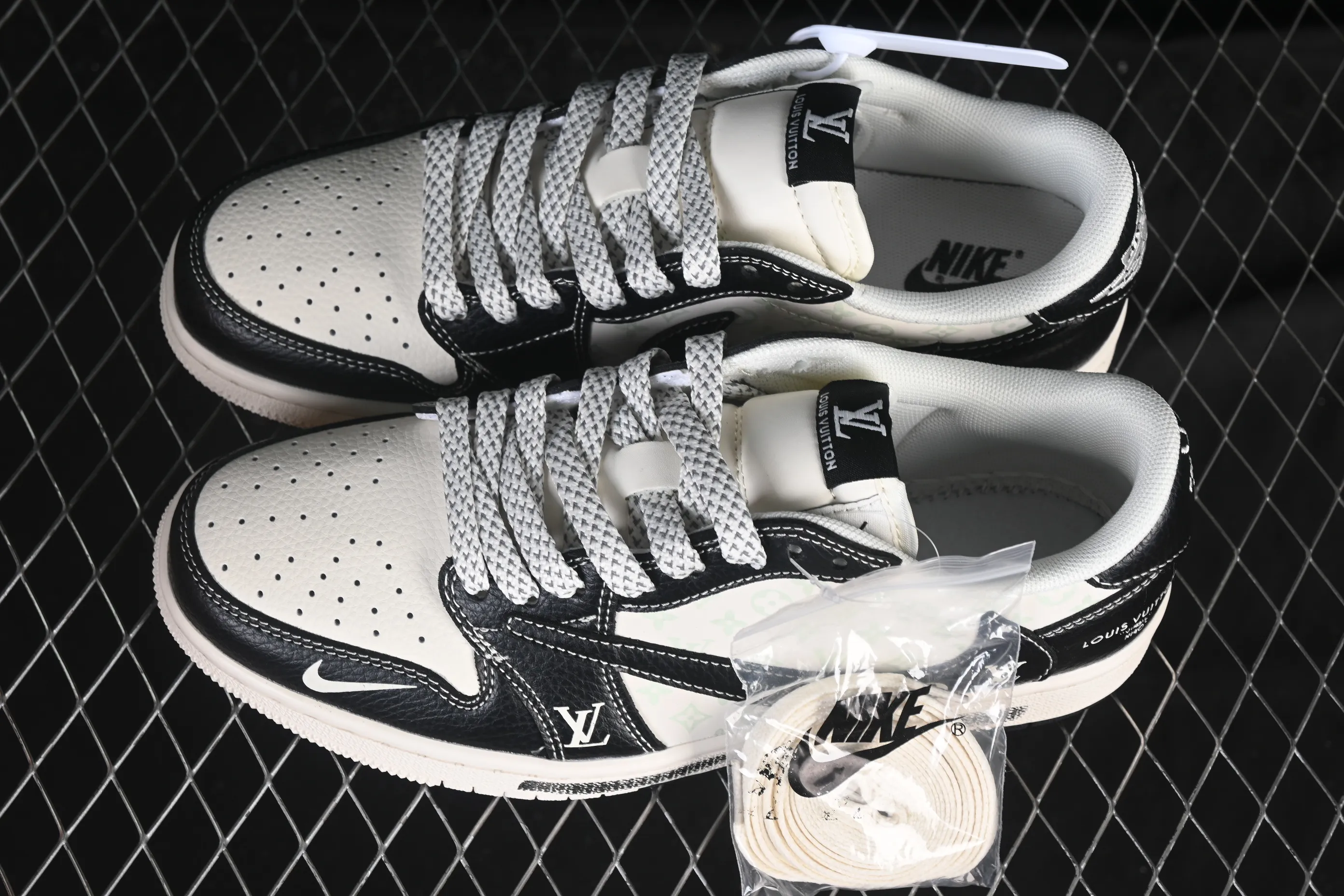 All Categories Air Jordan Jordan Series Basketball Shoes Air Jordan 1 Low High-end Customized Low-top Shoes Travis Scott x Fragment Design x Air Jordan 1 Low OG SP AJ1 Joe 1LV Joint Black Warrior Graffiti Low-top Cultural Casual Shoes CX5050-Y29